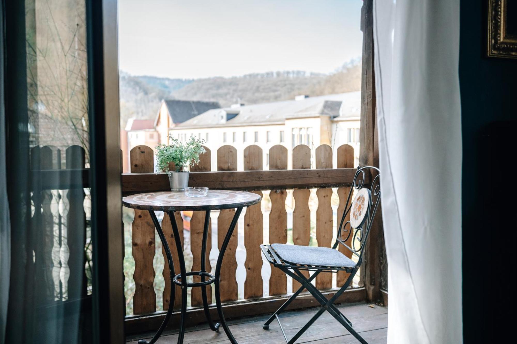 Bismarck Apt Mit Schoenem Balkon Bad Ems Exterior foto